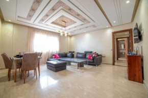 Luxury Seafront Apartment 101sqm with Wi-Fi and Parking